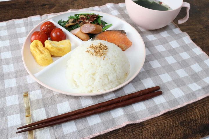 セリアのカトラリーレスト うねうねに箸を置く