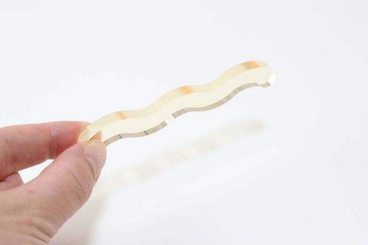 セリアのカトラリーレスト うねうねのビジュアル