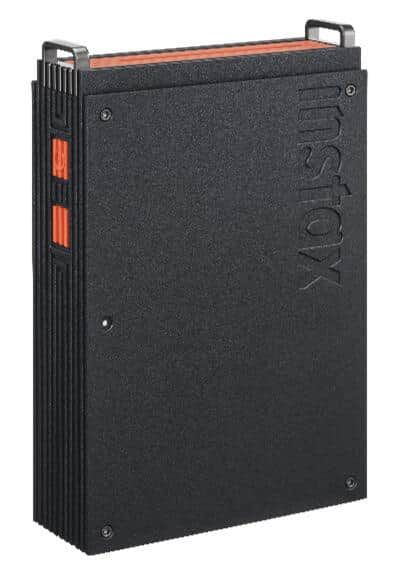 従来とは一線を画す直線的なデザインとメタリックなカラーリング 