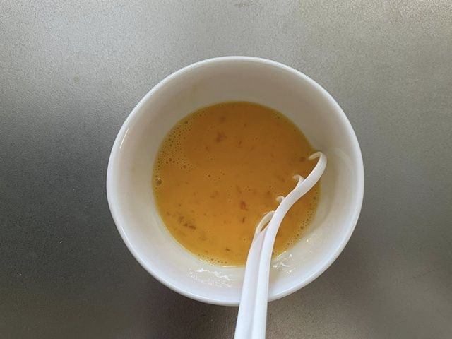 ダイソー とき卵名人 使い方 左右に揺らすように混ぜる