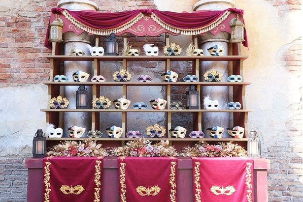 「パラッツォ・カナル」の一角には、美しいカーニバルマスクがずらりと並ぶ