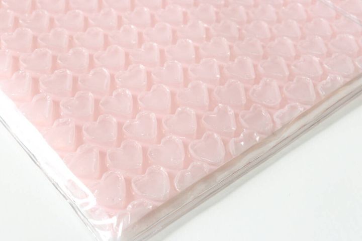 ダイソーの可愛いプチプチポーチ（ハート、27.2cm×20cm）