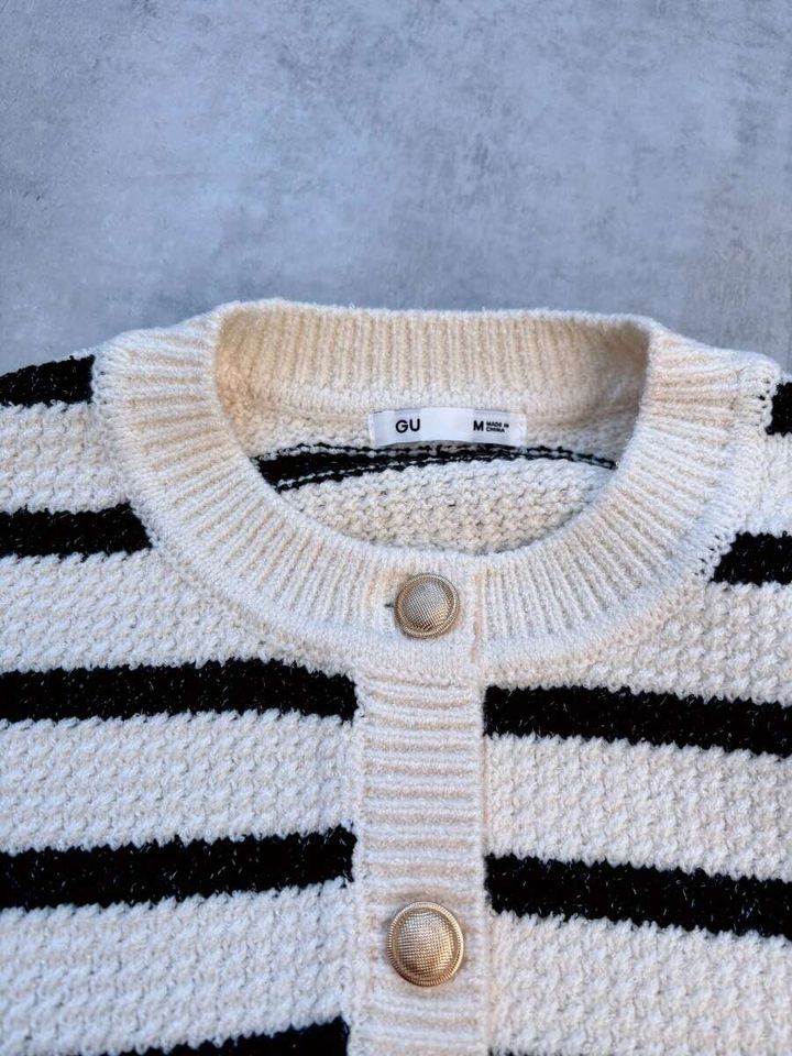 GUツイーディーニットボーダーカーディガンの首周り