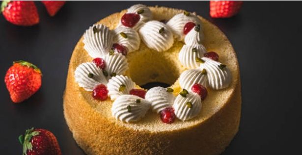 「苺クリームのシフォンケーキ」