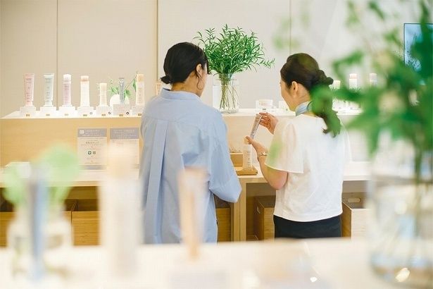 ドモホルンリンクル」のタッチアップも