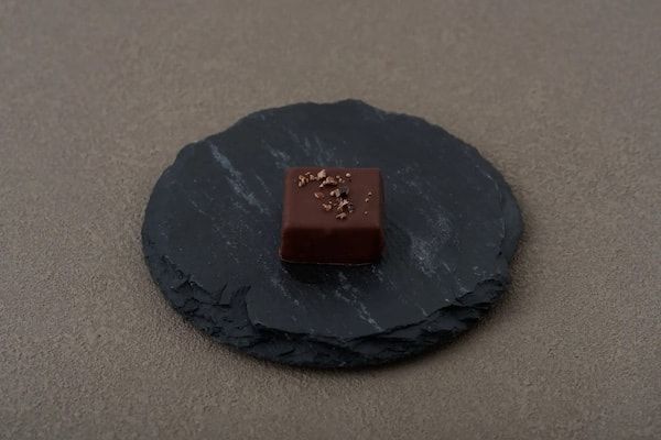 「TAKANOMEボンボンショコラ」を限定販売！こだわりの酒とチョコブランドがタッグ結成