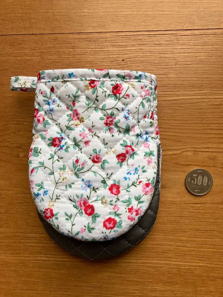 Seria(セリア)：オーブンミトン 小花