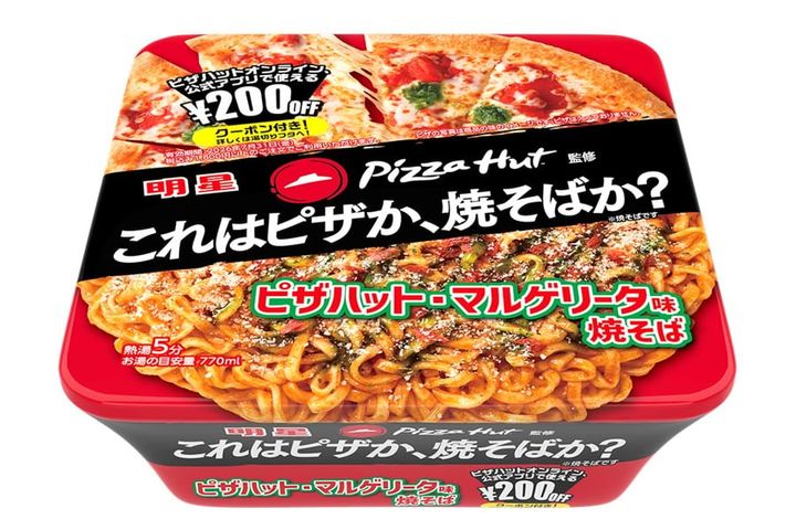 「明星 ピザハット監修 ピザハット・マルゲリータ味焼そば」