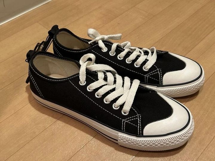 ワークマンの「キャンバススニーカー」はシンプルなデザイン
