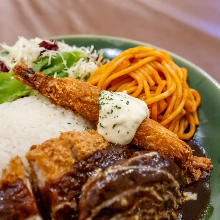 ハウステンボス／とっとっと「スペシャルトルコライス」エビフライ