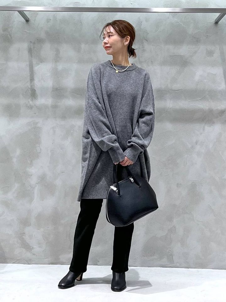 スリムデニムはゆったりとしたアイテムと相性よし 出典：WEAR