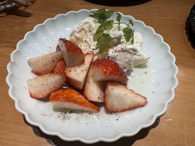 れとんき薬院店 苺のカプレーゼ