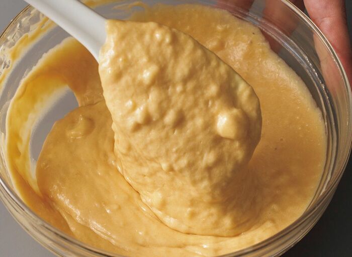 シフォン型で焼くと美味しい！コクがあって香り高い「バナナケーキ」の作り方。ラム酒を塗って仕上げても♪