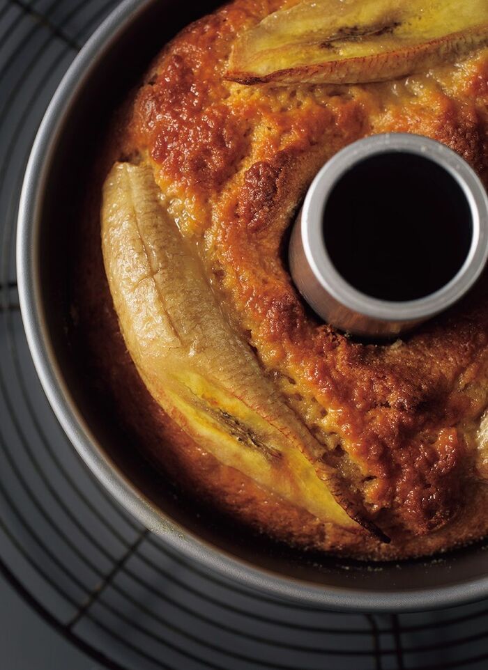 シフォン型で焼くと美味しい！コクがあって香り高い「バナナケーキ」の作り方。ラム酒を塗って仕上げても♪