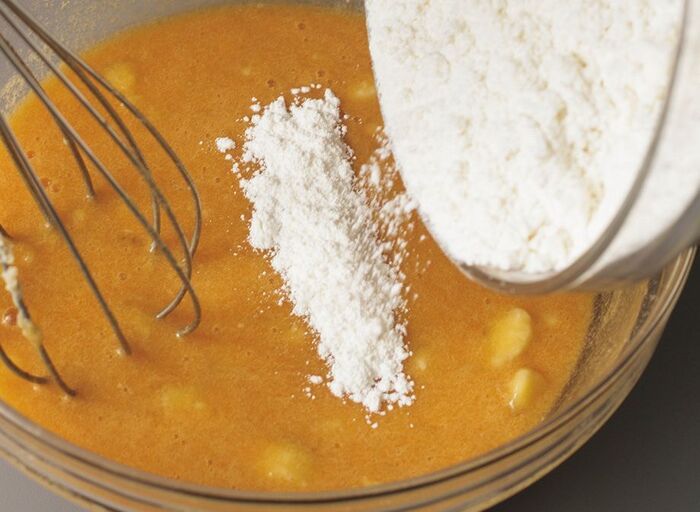 シフォン型で焼くと美味しい！コクがあって香り高い「バナナケーキ」の作り方。ラム酒を塗って仕上げても♪