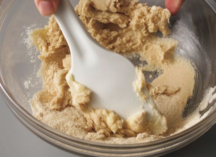 シフォン型で焼くと美味しい！コクがあって香り高い「バナナケーキ」の作り方。ラム酒を塗って仕上げても♪