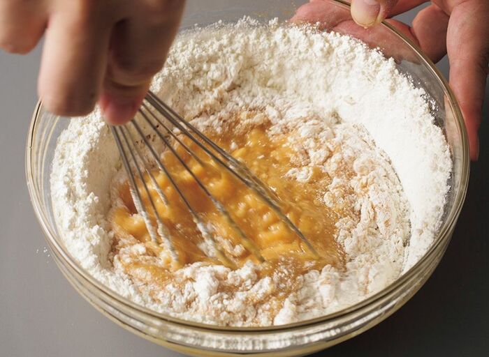 シフォン型で焼くと美味しい！コクがあって香り高い「バナナケーキ」の作り方。ラム酒を塗って仕上げても♪