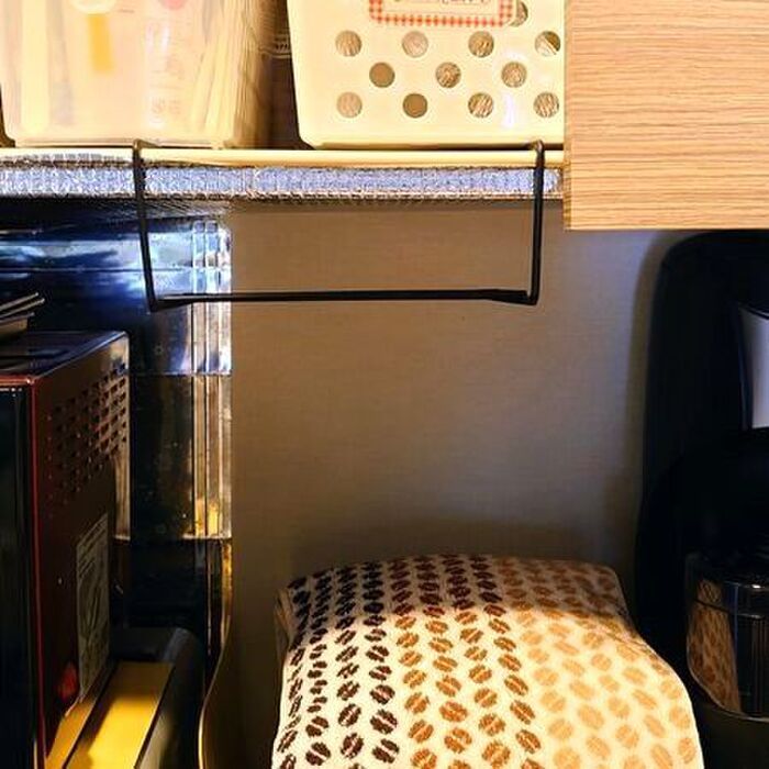 ディッシュラックですが食器は置きません。「逆さ」にするだけでキッチンで大活躍の収納グッズに変身♪