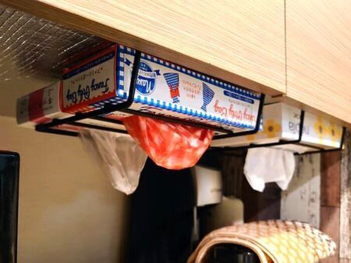 ディッシュラックですが食器は置きません。「逆さ」にするだけでキッチンで大活躍の収納グッズに変身♪