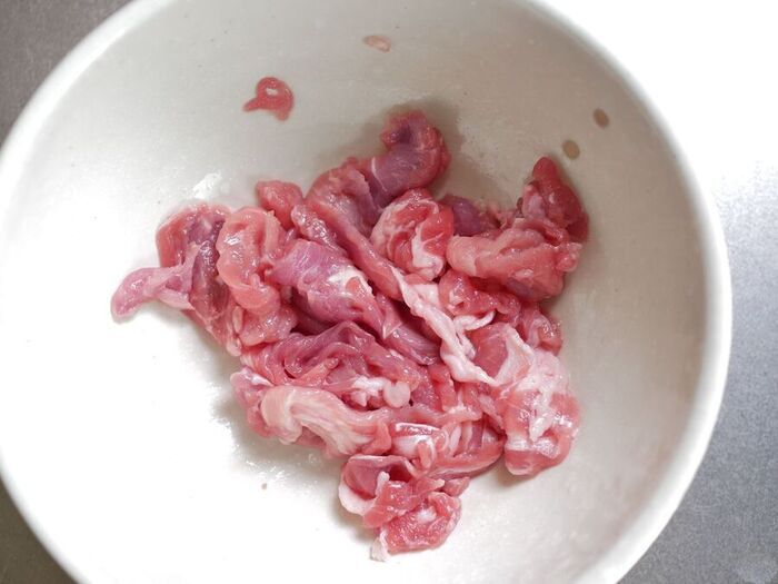 『豚こま肉』を炒めても硬くならない！本当に簡単な方法。今すぐやってみてー！！