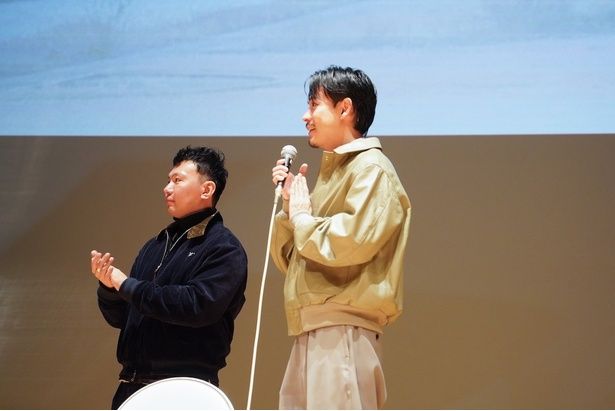 野田による生演奏にうっとりする場面も