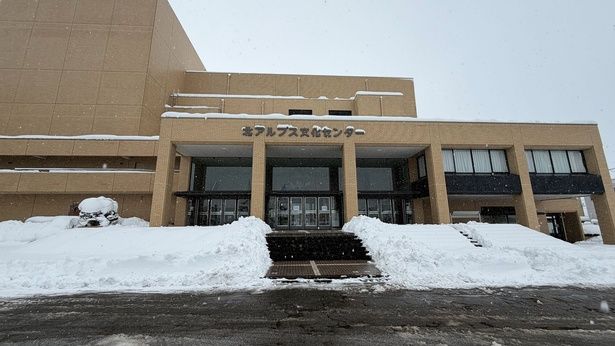 大雪のなかで上市町北アルプスセンターで開催された『#拡散』の「上市町感謝上映会」
