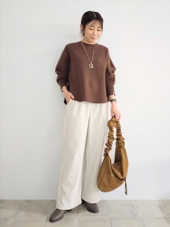 2色使いに絞って統一感のある着こなしに