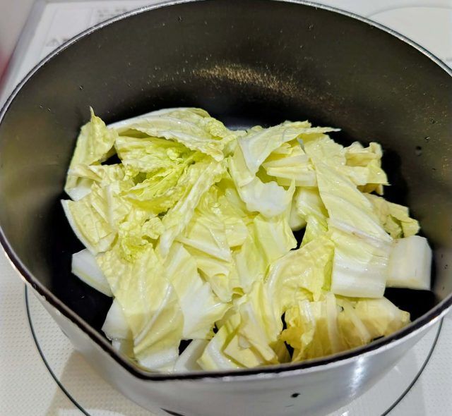鍋に入った白菜