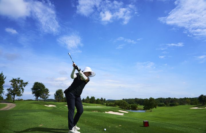 作家・柚月裕子さんがはじめてのタイへ！ 絶景ゴルフ場でぜいたくゴルフ旅