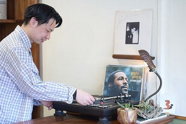 所蔵するレコードは400枚ほど。ソウル、ファンク系を中心に耳馴染みのよい曲をセレクト