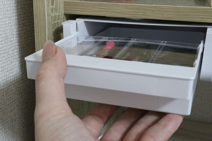 ダイソーの取り付け引き出しケースを引き出す