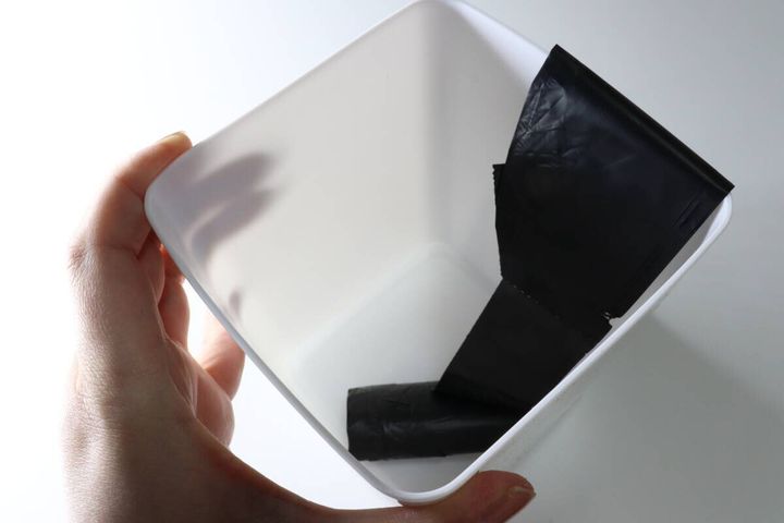 次が使いやすいサニタリー袋 L ゴミ箱にセット