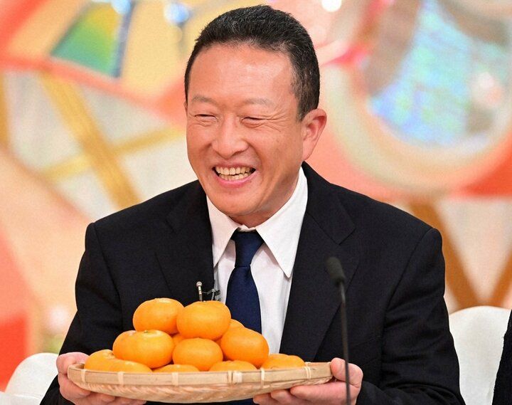 【写真・画像】48年間恋愛未経験のみかん農家が初恋・初プロポーズ・初キスに挑む！愛媛の超奥手夫と高知の元教師妻が織りなす爆笑と感動の純愛物語。 1枚目