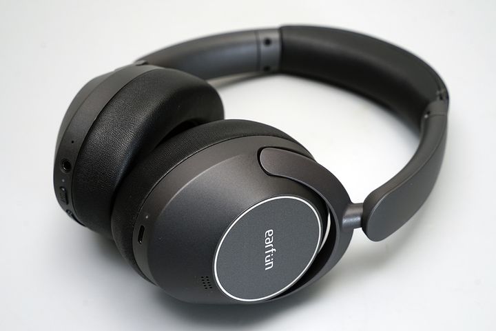 マイナス45dBのANCを搭載した「EarFun Wave Pro」。