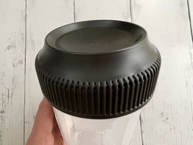 ダイソー プロテインシェーカー 開けやすいフタ