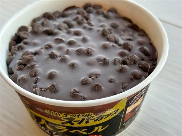 明治 エッセル スーパーカップ 大人ラベル とことんショコラ 天面