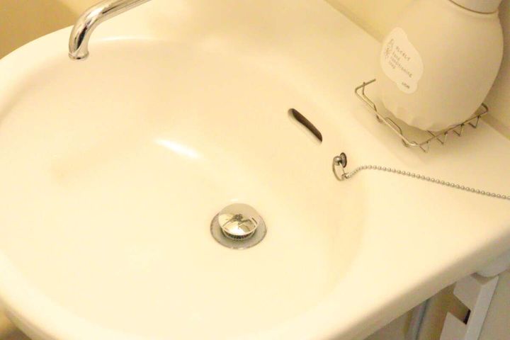 スイスイクリーン目隠しできる洗面台のゴミガード セリア シルバー