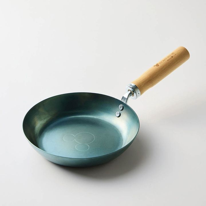 町工場の職人が作った鉄フライパン ミッキーモチーフ