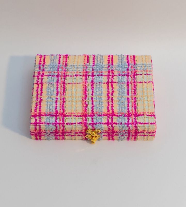 「エステネル」（約22.5×17×5cm）￥49,000〜￥52,000 ＊素材により