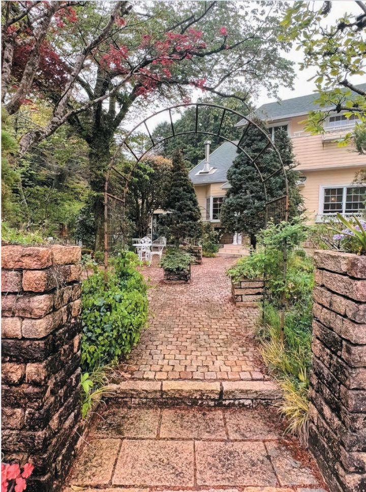 併設する「キャシーマムカフェ」では、雅奈恵さん考案のスイーツが大人気。