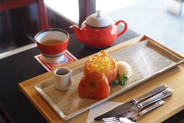 美しい庭園を眺めて、ゆるり名水おやつを。20年の時をかけて築いた明治の文化財でひと休み「名水甘味 且座」