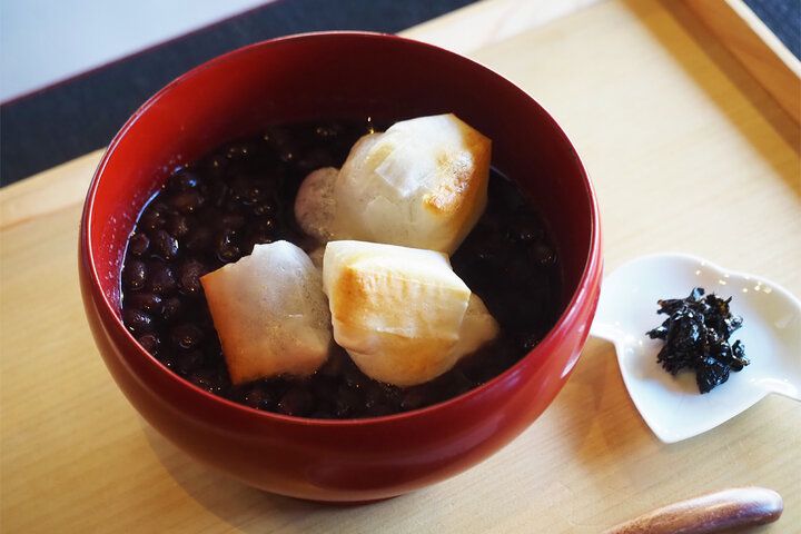 美しい庭園を眺めて、ゆるり名水おやつを。20年の時をかけて築いた明治の文化財でひと休み「名水甘味 且座」