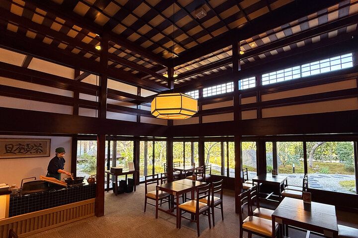 美しい庭園を眺めて、ゆるり名水おやつを。20年の時をかけて築いた明治の文化財でひと休み「名水甘味 且座」