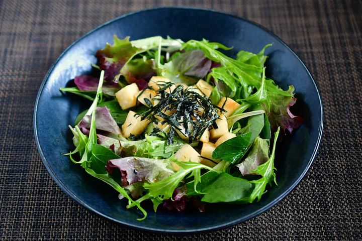 長芋のしょうゆ漬けを使ったサラダ