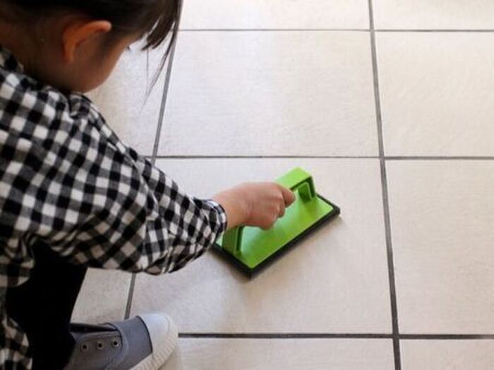 玄関タイルの掃除、面倒じゃない？あっという間にピカピカになりますよ！