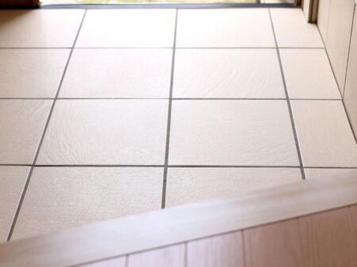 玄関タイルの掃除、面倒じゃない？あっという間にピカピカになりますよ！