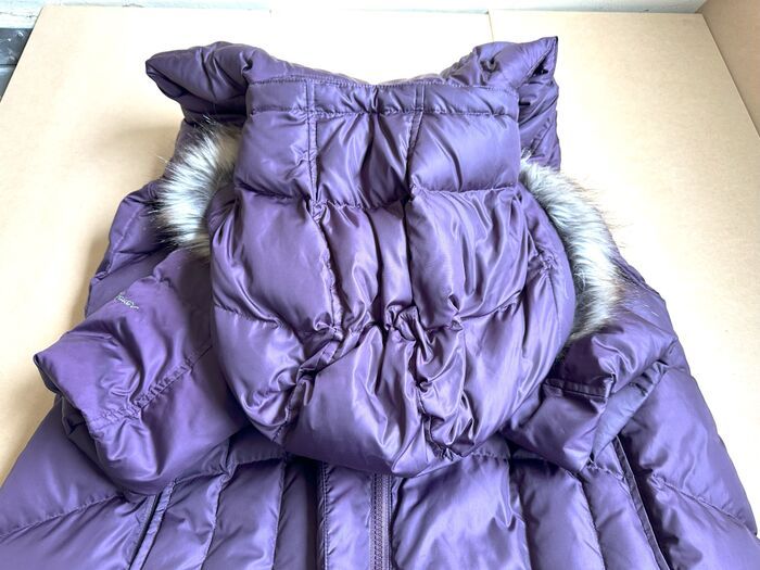 【ダウンジャケットを小さくたたむ方法】クッション代わりにもなる！旅行や帰省時に大活躍まちがいなし♪