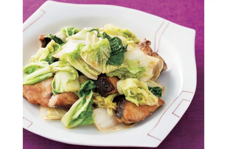 冬は安い！おいしい！【白菜レシピ】外葉を使った煮物＆炒め物「鮭の重ね鍋／ベーコンのスープ煮／ぶりのかき油炒め」