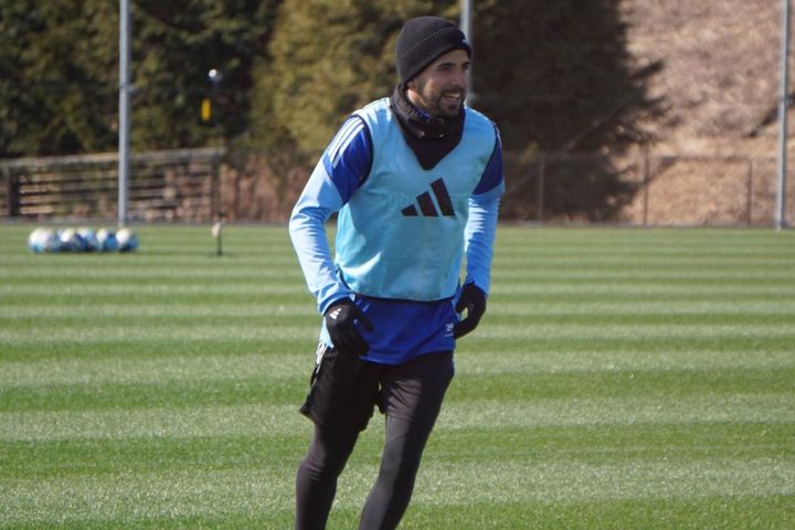 画像: キャンプから徳村と親交を深めているバスケス・バイロン（写真 縄手猟）