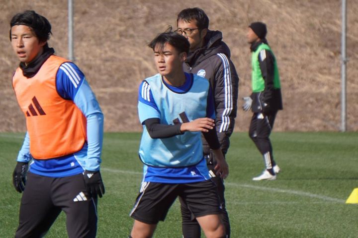 画像: 町田の練習に取り組む徳村（写真中央、左から2番目 縄手猟）